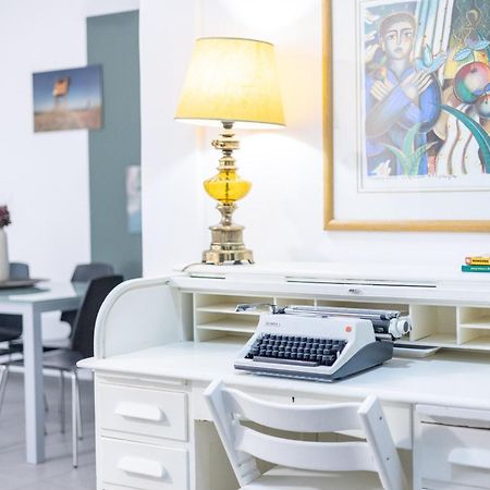 Renovated 5 Bdr House Near Acropolis - New Beds, Terrace & Green Yard Athens Ngoại thất bức ảnh