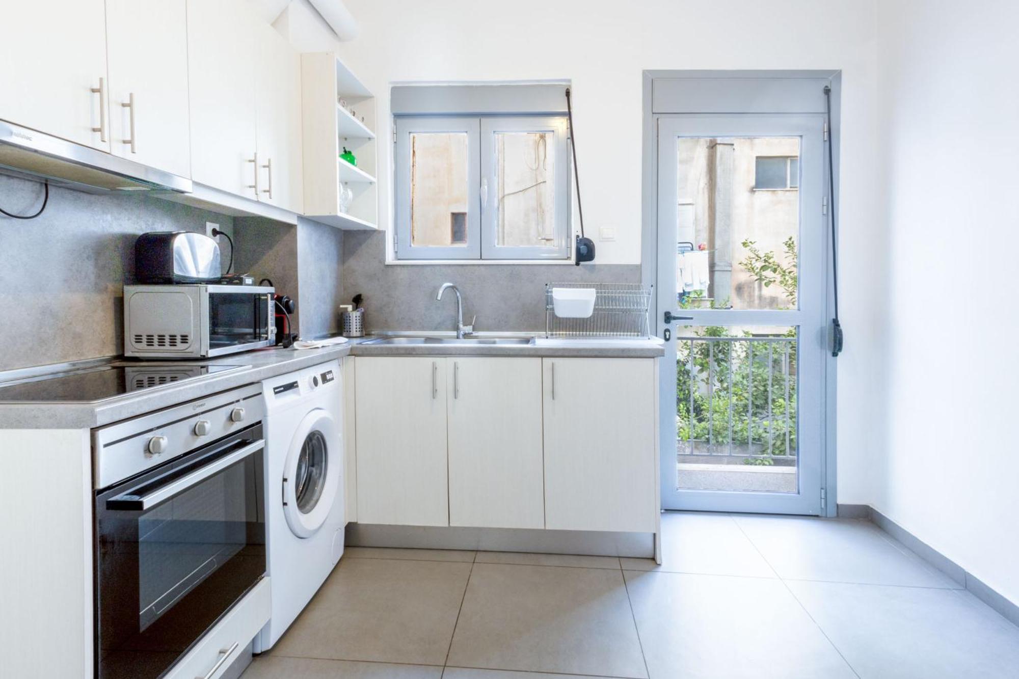 Renovated 5 Bdr House Near Acropolis - New Beds, Terrace & Green Yard Athens Ngoại thất bức ảnh