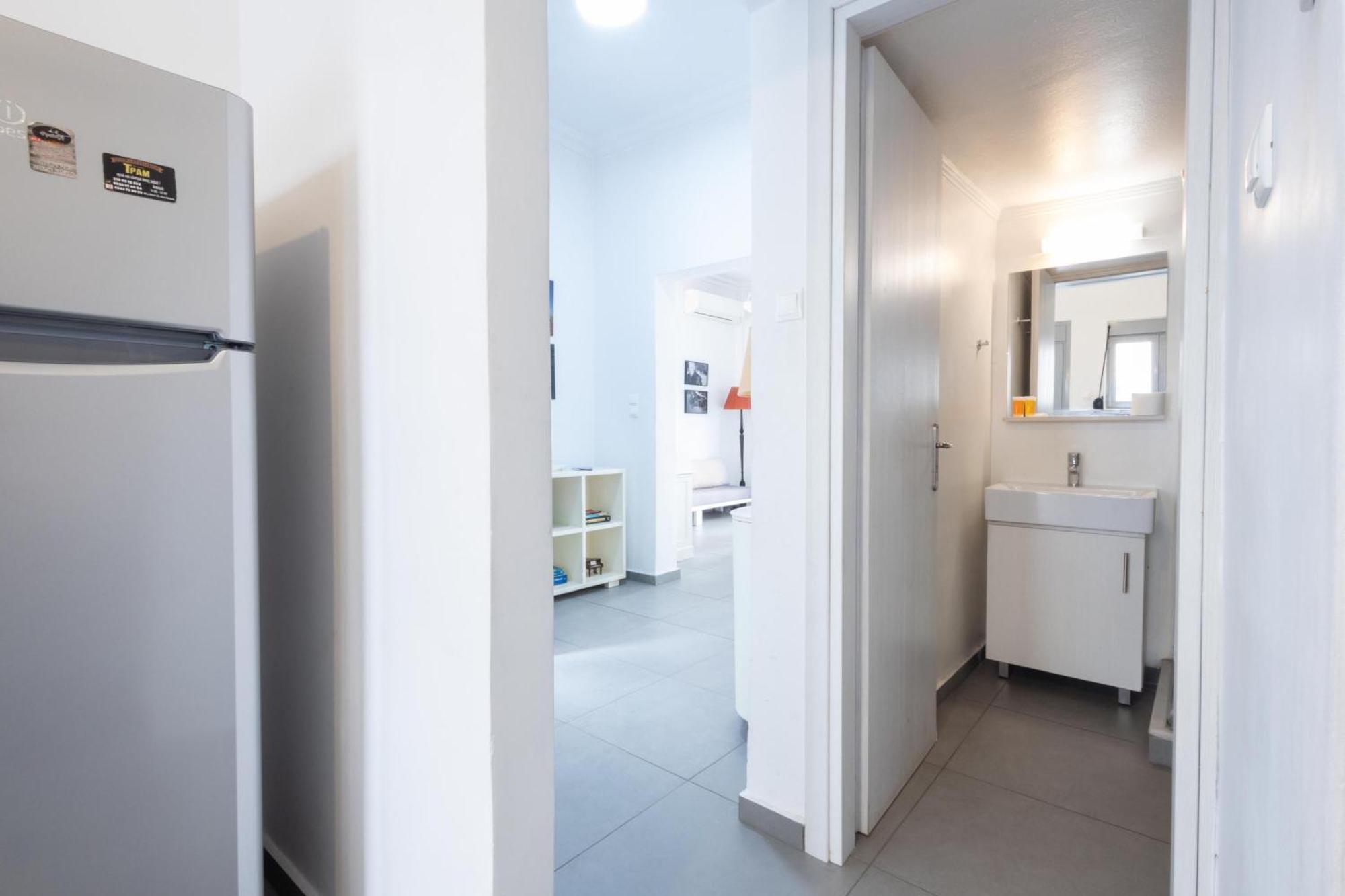 Renovated 5 Bdr House Near Acropolis - New Beds, Terrace & Green Yard Athens Ngoại thất bức ảnh