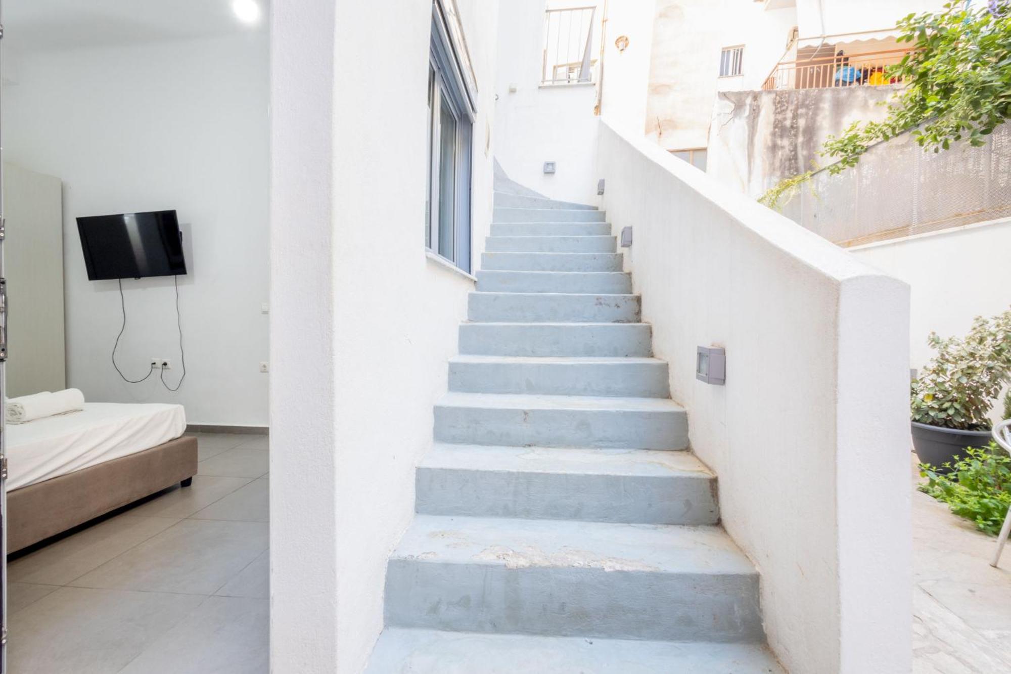Renovated 5 Bdr House Near Acropolis - New Beds, Terrace & Green Yard Athens Ngoại thất bức ảnh