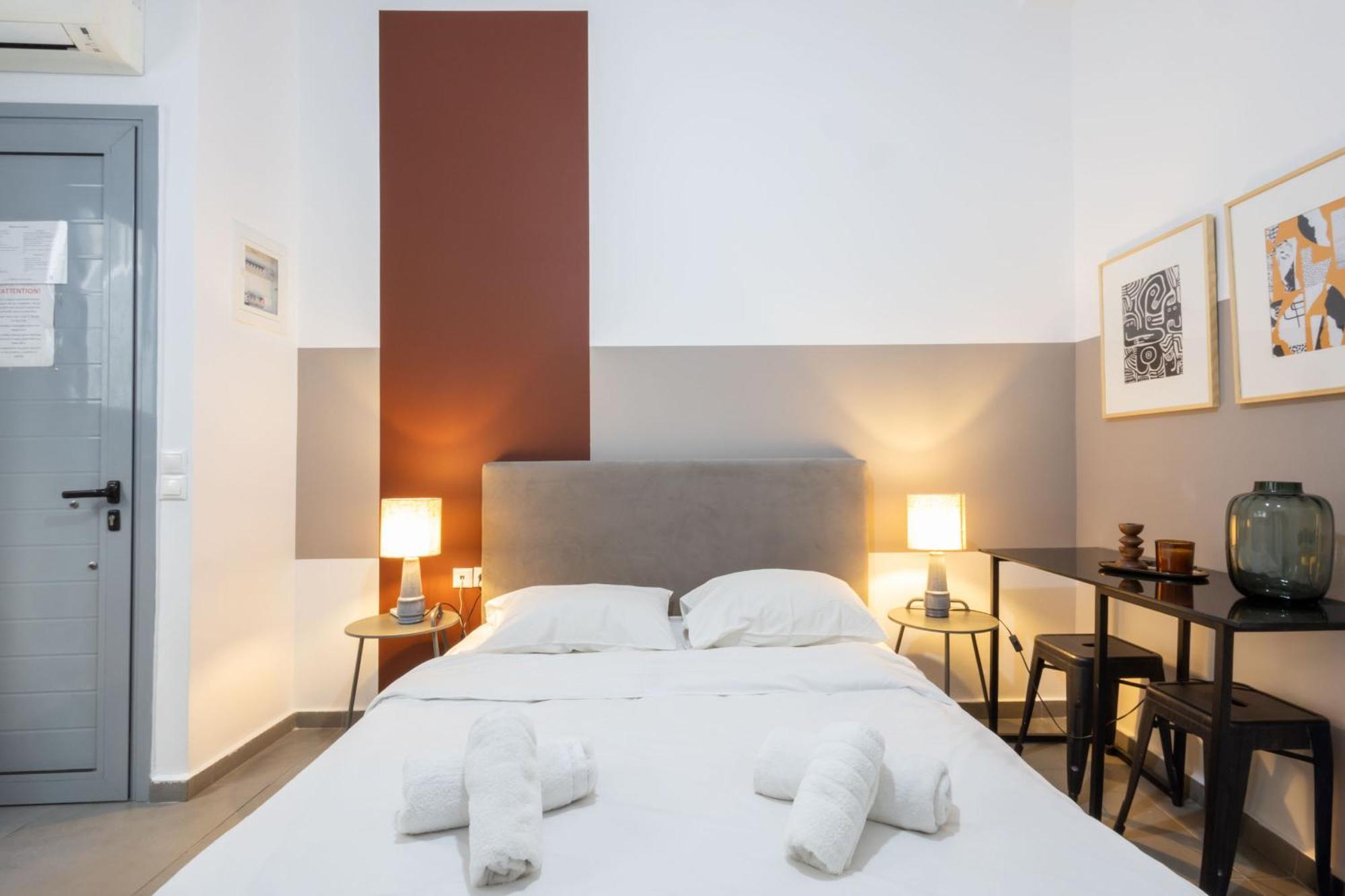 Renovated 5 Bdr House Near Acropolis - New Beds, Terrace & Green Yard Athens Ngoại thất bức ảnh