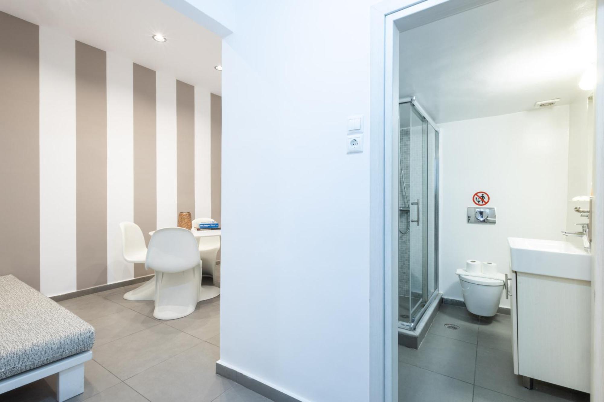 Renovated 5 Bdr House Near Acropolis - New Beds, Terrace & Green Yard Athens Ngoại thất bức ảnh