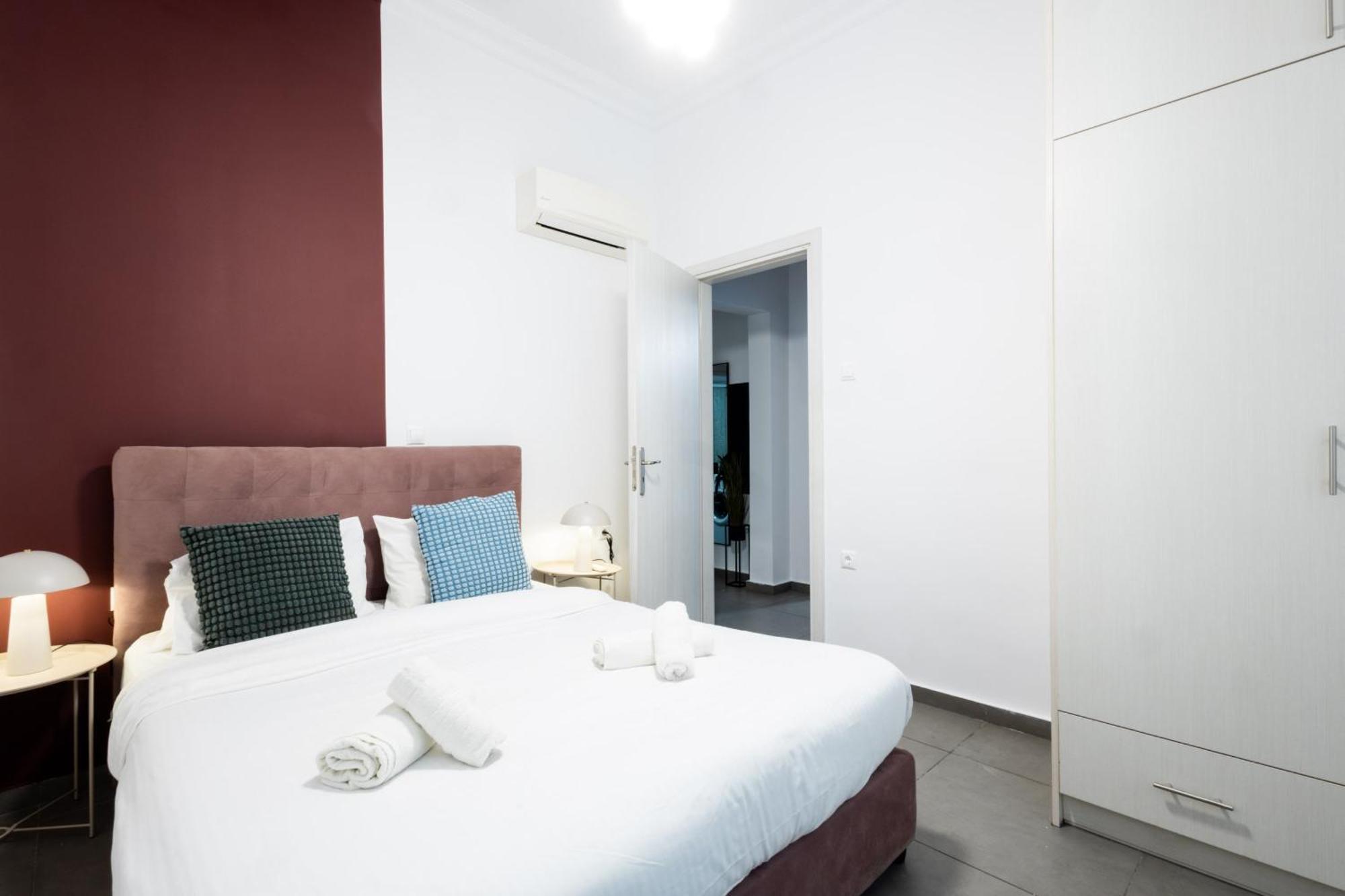Renovated 5 Bdr House Near Acropolis - New Beds, Terrace & Green Yard Athens Ngoại thất bức ảnh