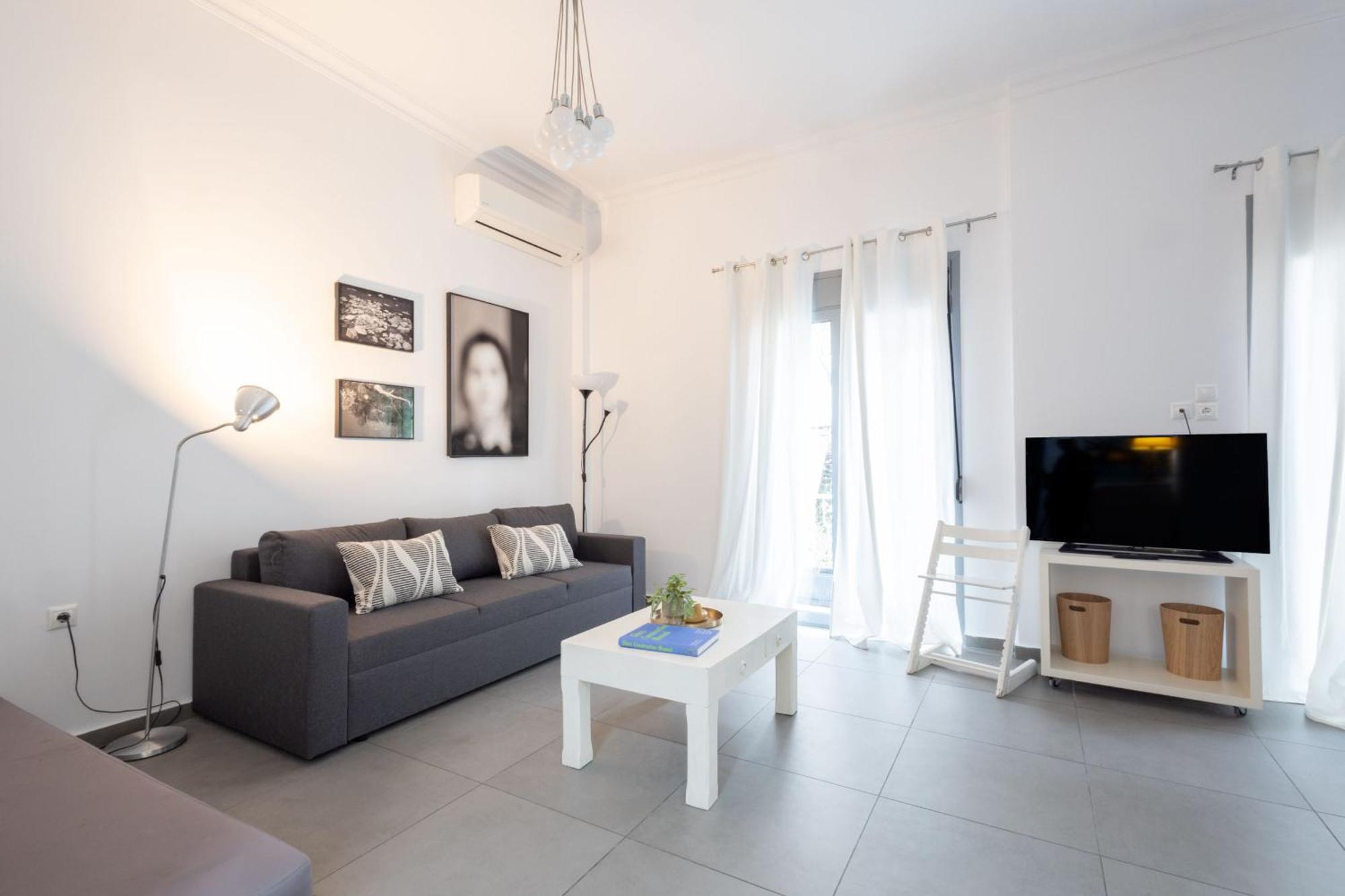 Renovated 5 Bdr House Near Acropolis - New Beds, Terrace & Green Yard Athens Ngoại thất bức ảnh